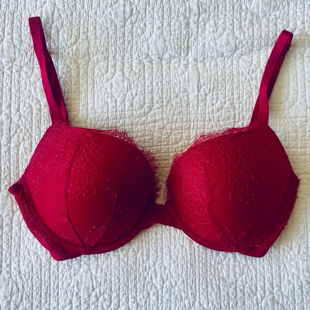 Victoria’s Secret Lace Push-Up Bra